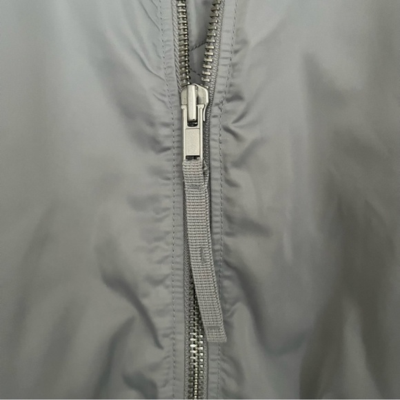 Grey XS bomber jacket, lavender colour inside. Excellent condition, satin feel - Picture 7 of 15